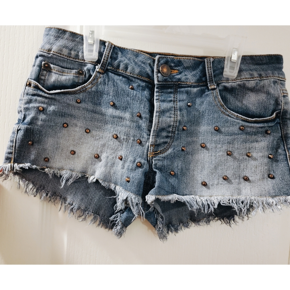 Frayed studded jean shorts